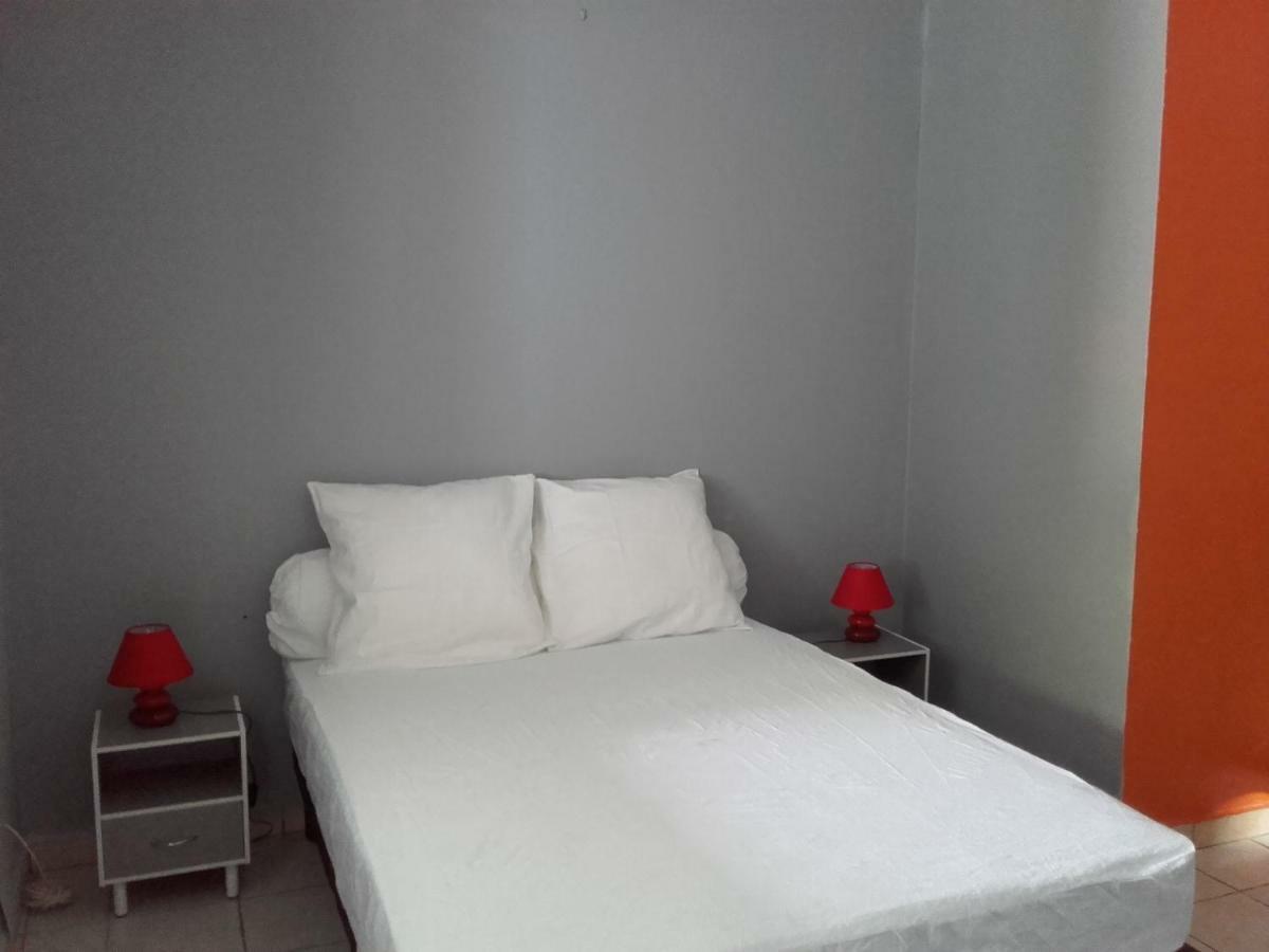 Hibiscus Apartment Les Abymes Bagian luar foto